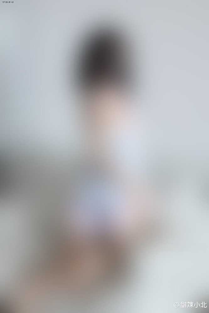 甜辣小北 - 蓝色光腿女仆 第1张图片