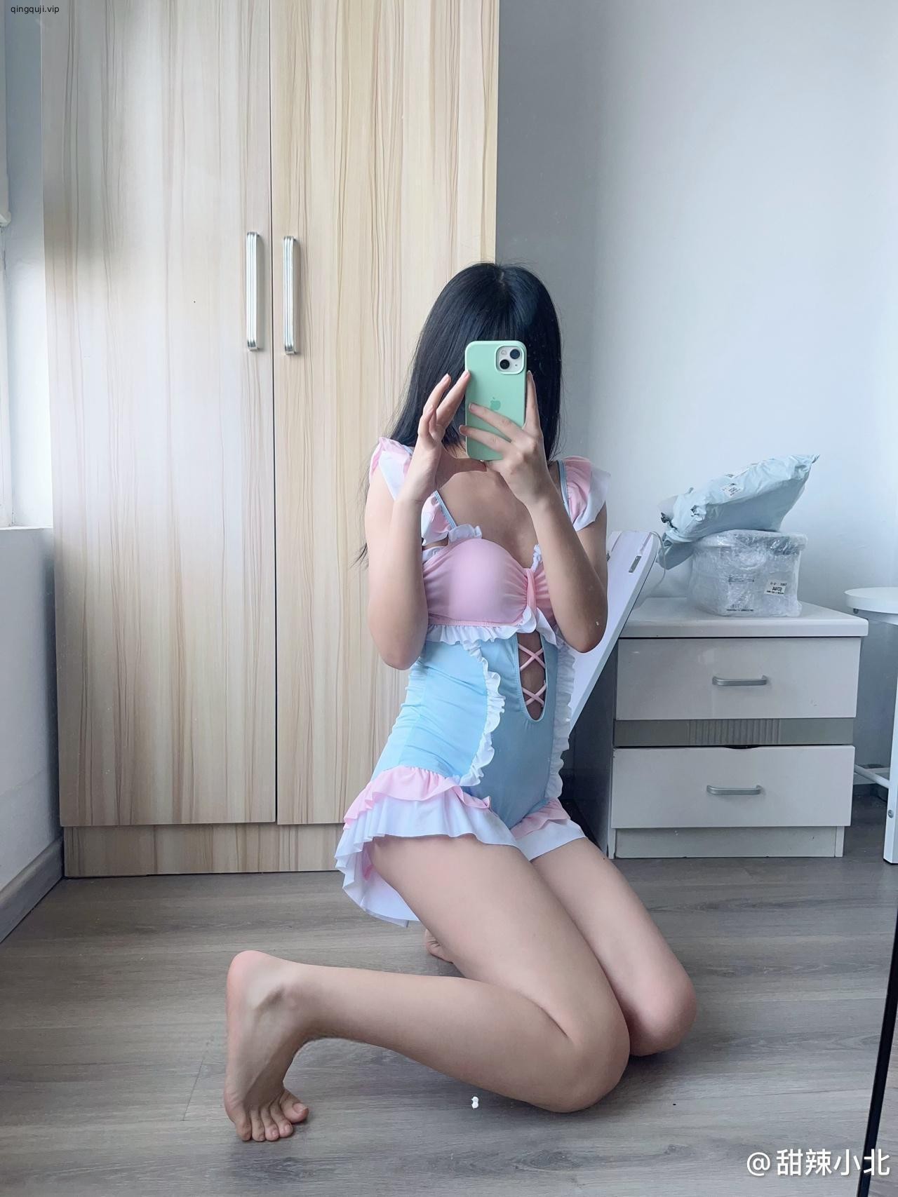 甜辣小北 - 蓝色光腿女仆 第11张图片