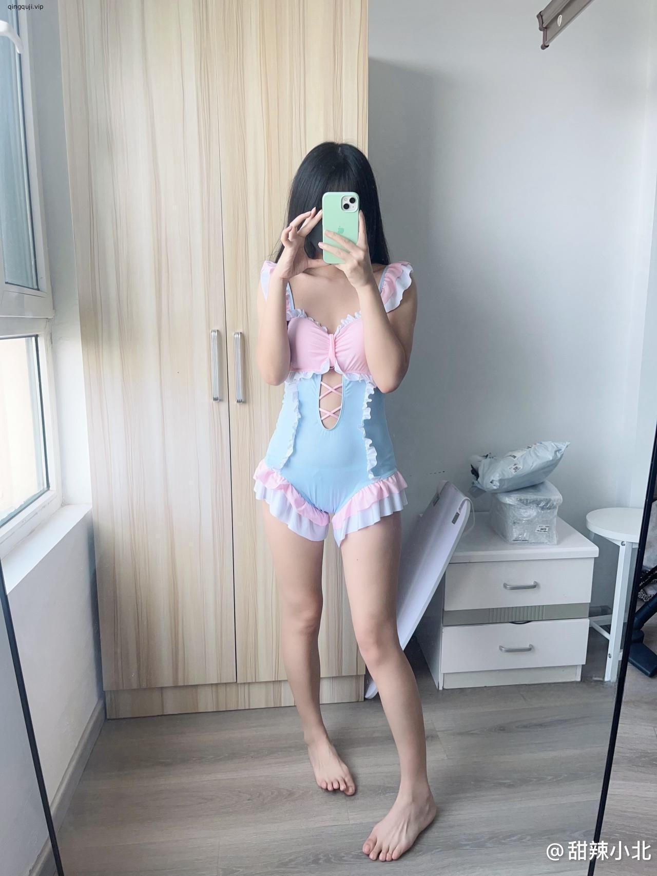 甜辣小北 - 蓝色光腿女仆 第14张图片
