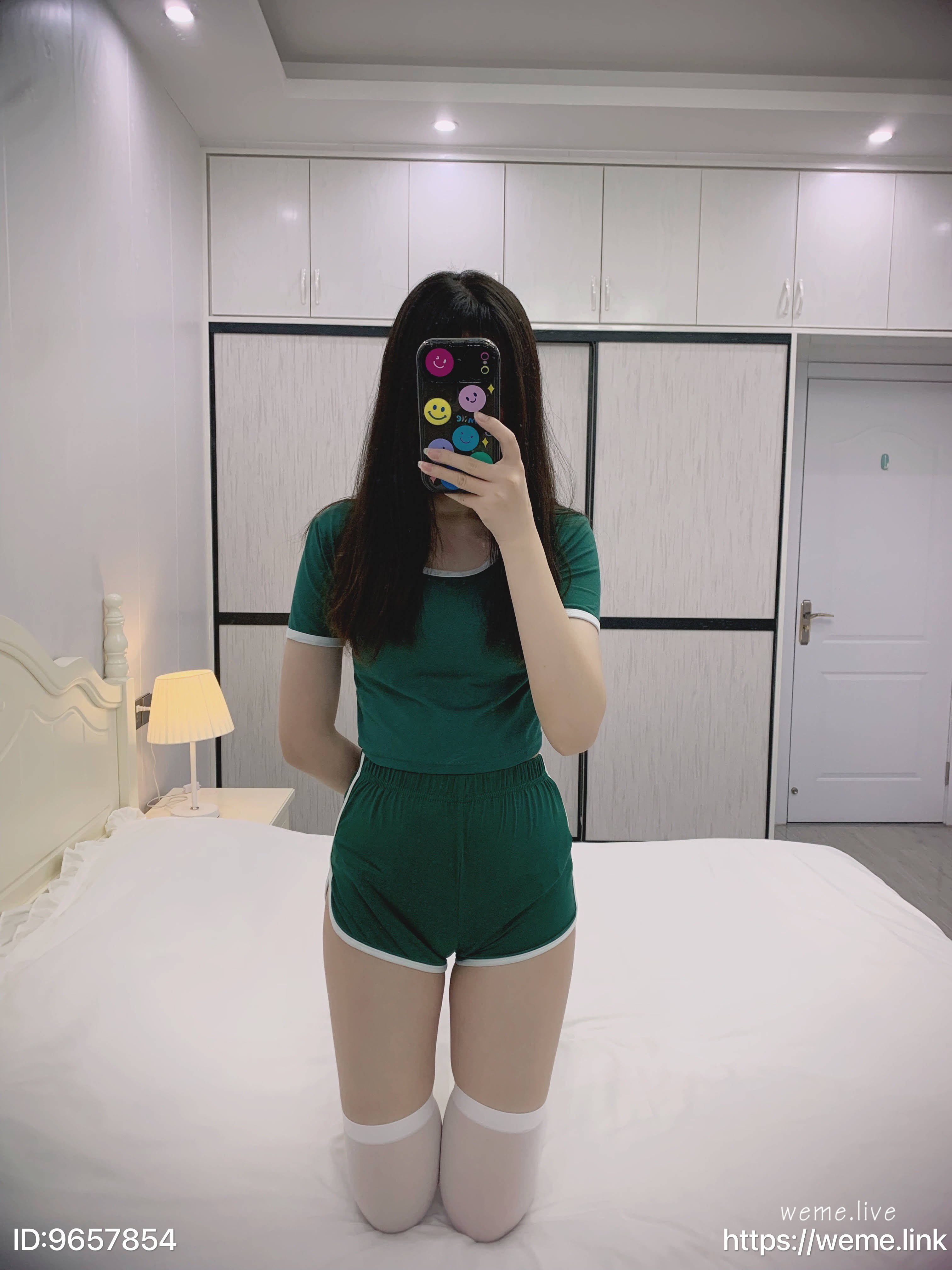 林扣弦 - 绿色白丝运动装 第3张图片