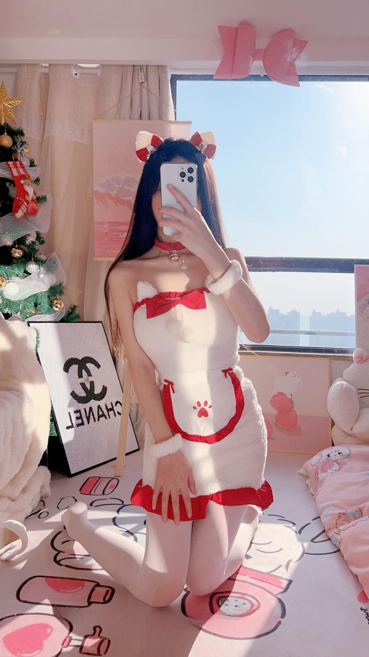 小萌子 - 白色女仆 第1张图片