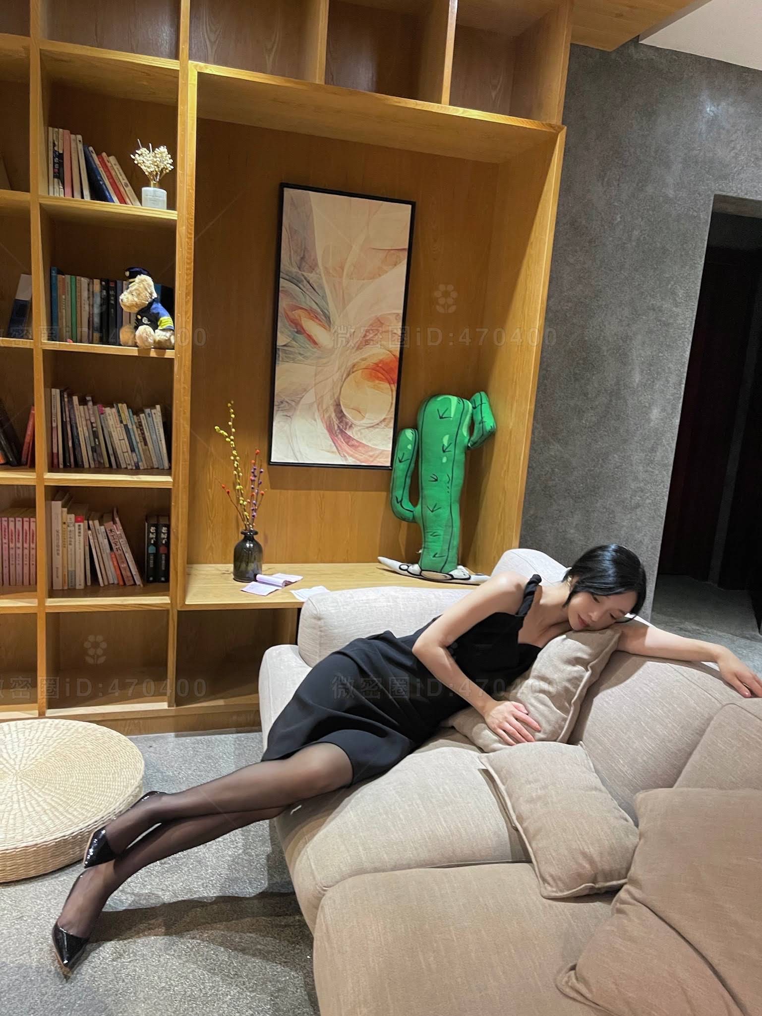 牛奶里的果汁 - 维密圈 透视内衣套装黑丝儿 第3张图片