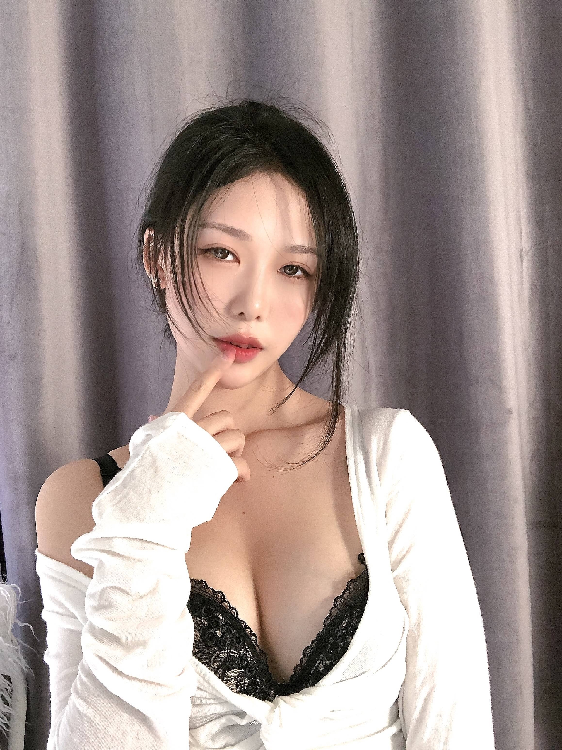抖娘利世 - 你的黑丝小秘书哦 第1张图片