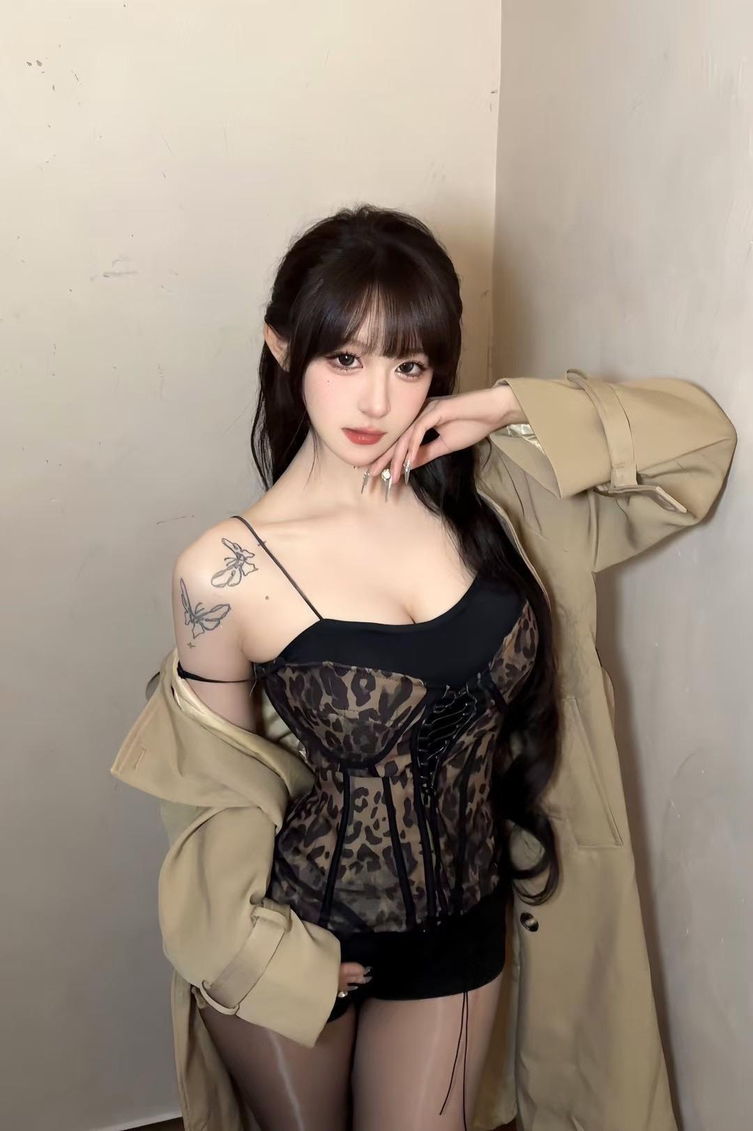 超蓝布罗莉 - 豹纹透视吊带内衣 第8张图片