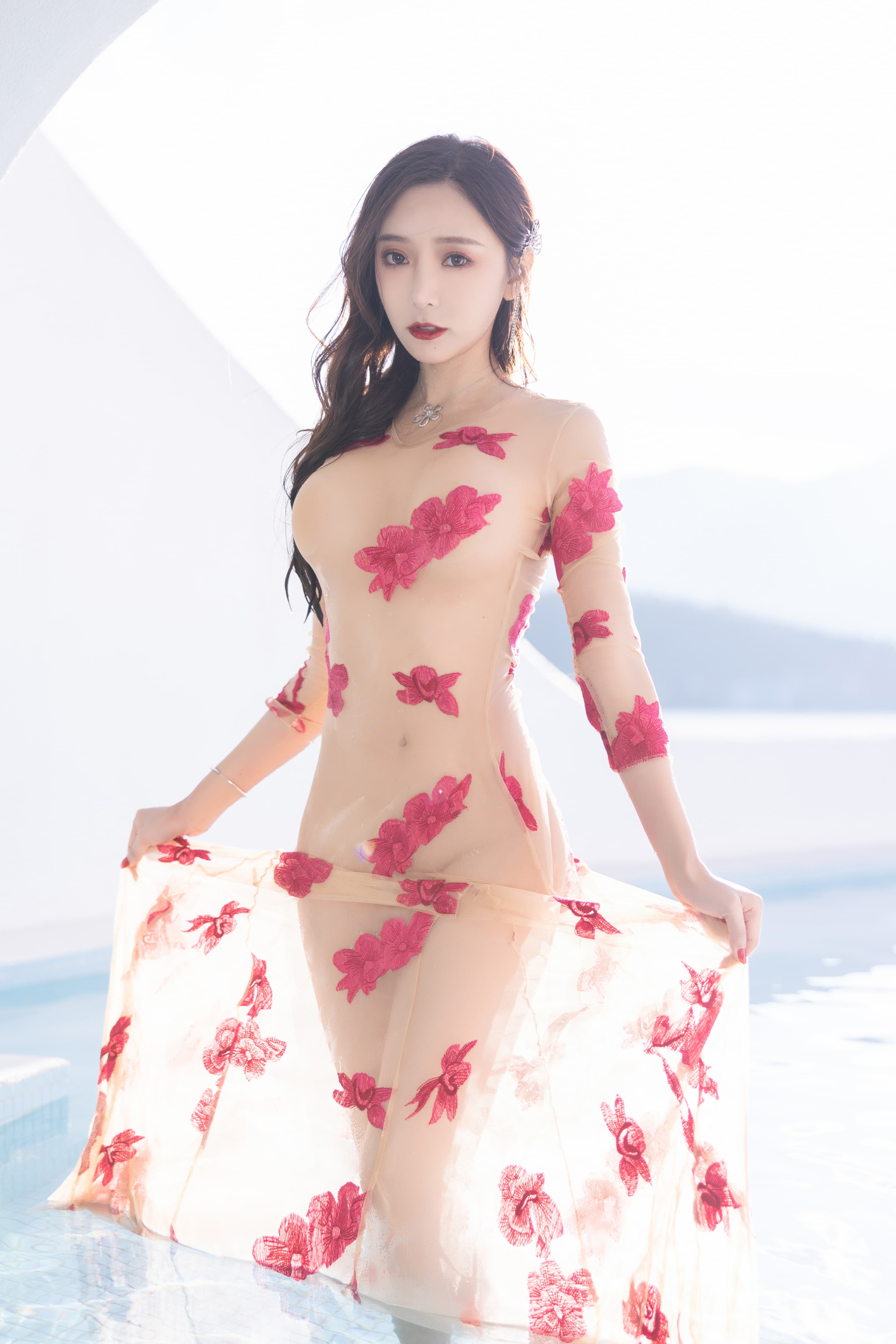 王馨瑶Yanni - 透视大红花 第46张图片