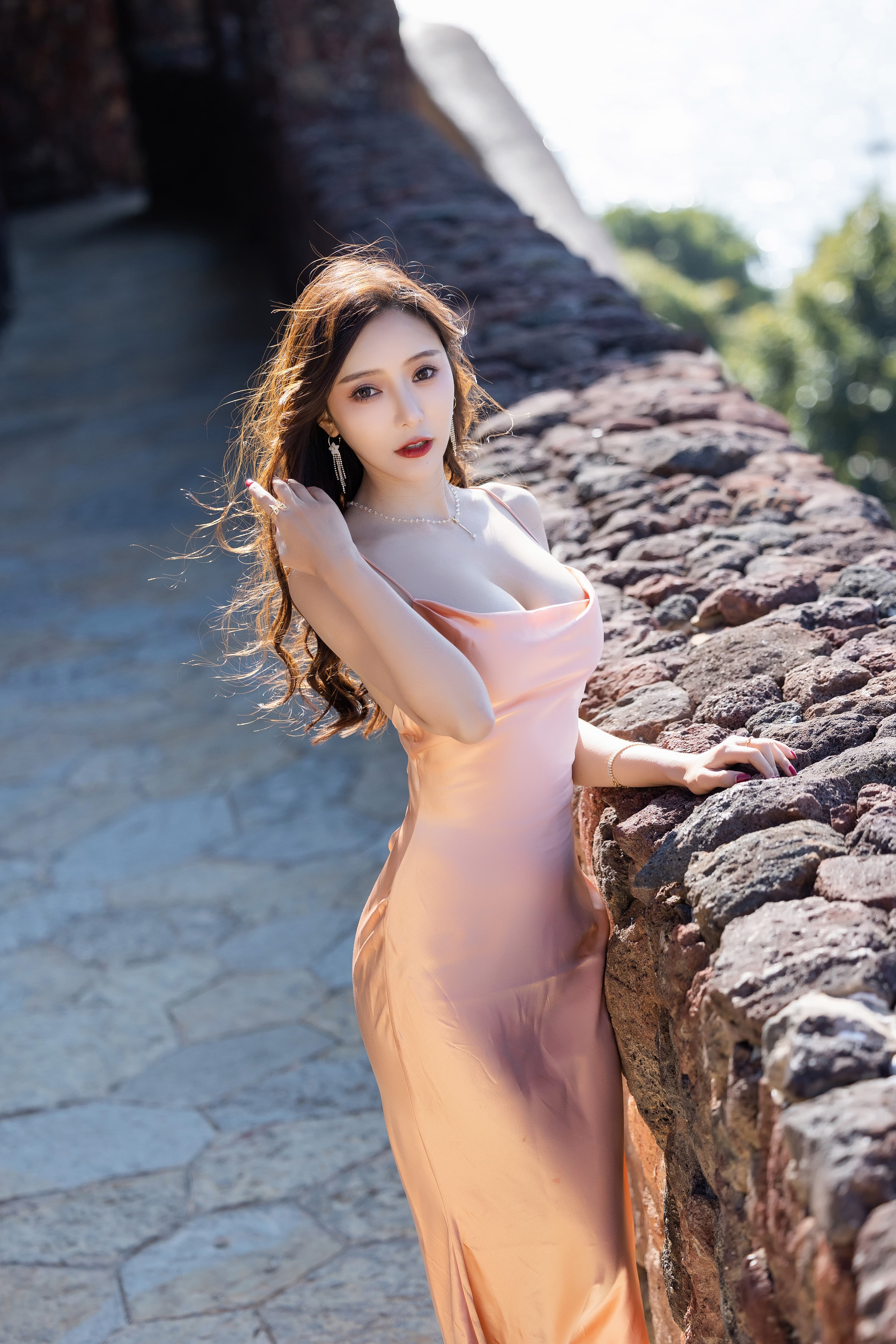 王馨瑶Yanni - 透视大红花 第76张图片