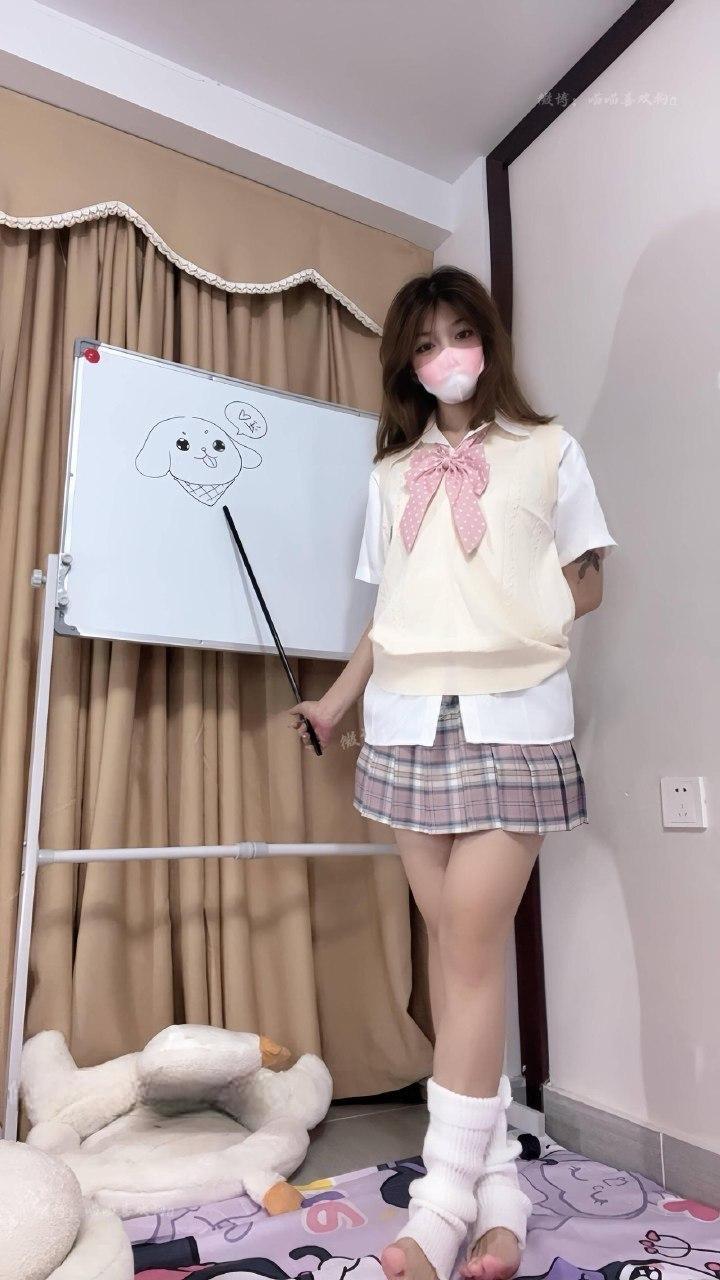 喵喵喜欢狗 - jk小姐姐的玉足