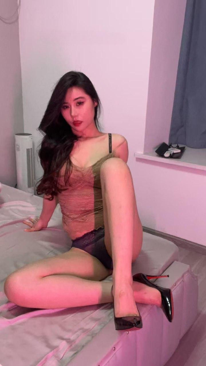 多吃生菜 - 蕾丝吊带背心 第1张图片