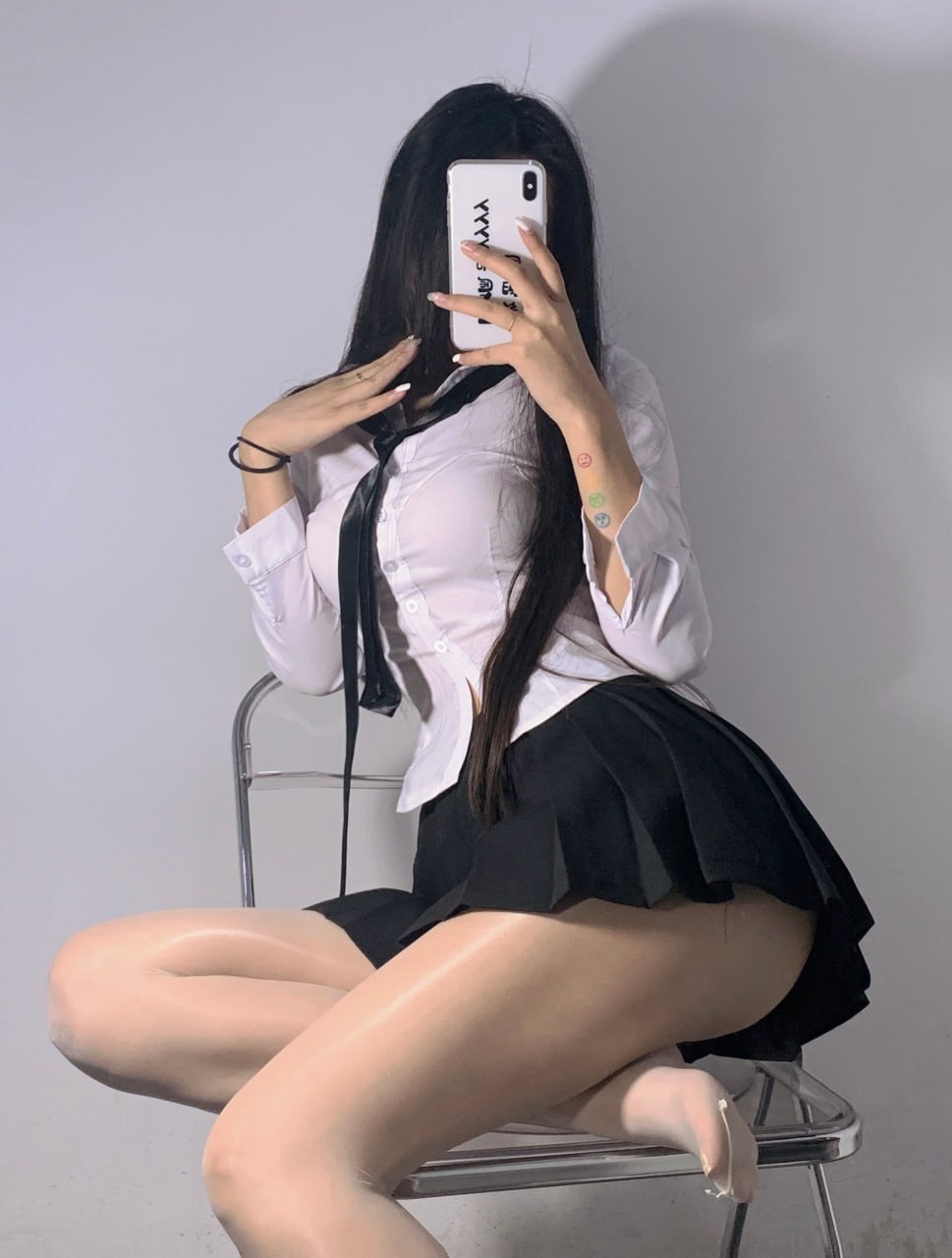 陈佩奇 - 超短裙白色修身衬衫 第10张图片