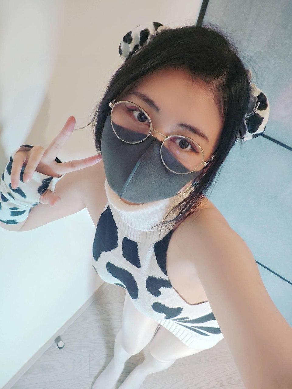 Naimi奶咪 - 奶牛包臀毛衣裙 第3张图片