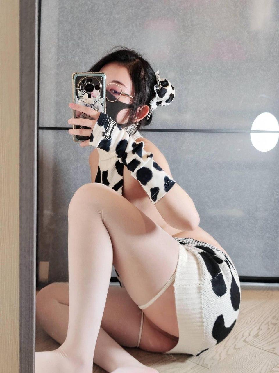 Naimi奶咪 - 奶牛包臀毛衣裙 第9张图片
