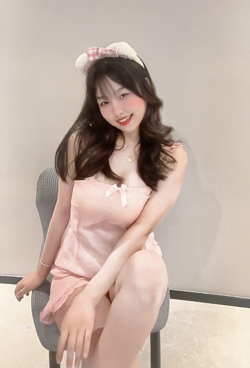 冉星妍的猫 - 粉嫩少女的荷叶边蝴蝶透视睡裙 第3张图片