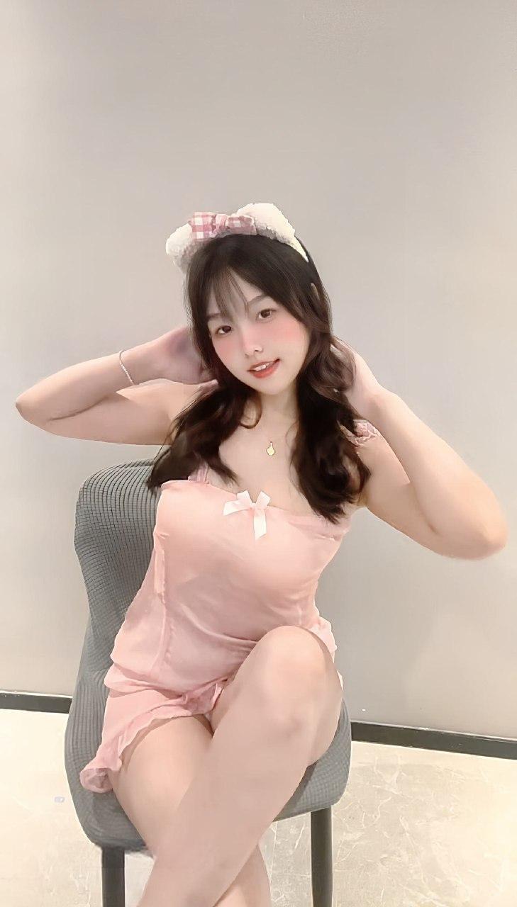 冉星妍的猫 - 粉嫩少女的荷叶边蝴蝶透视睡裙 第2张图片