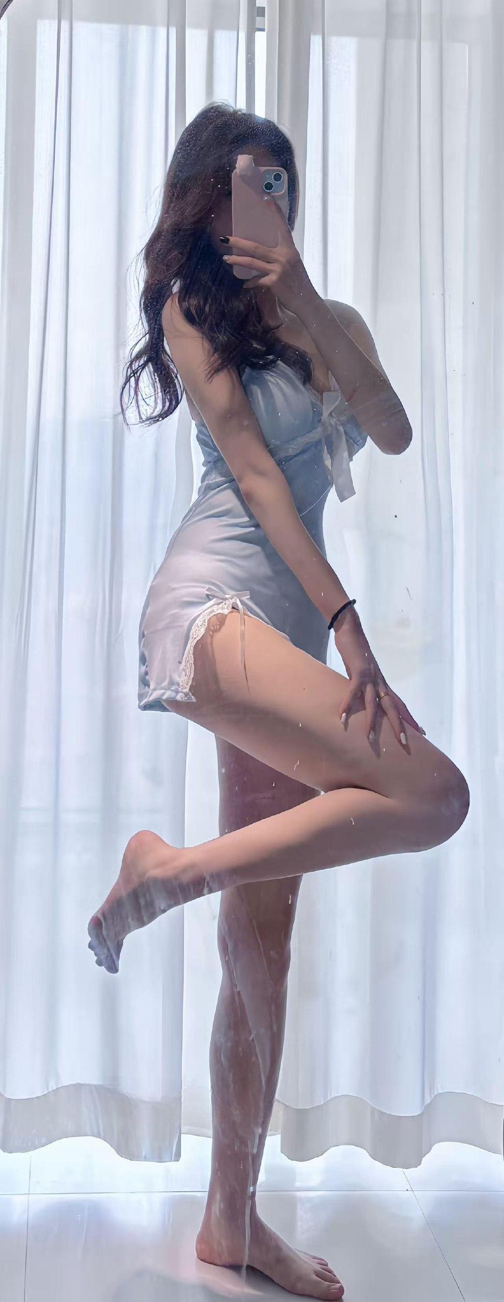 小霞佩奇 - 轻薄居家吊带超短裙