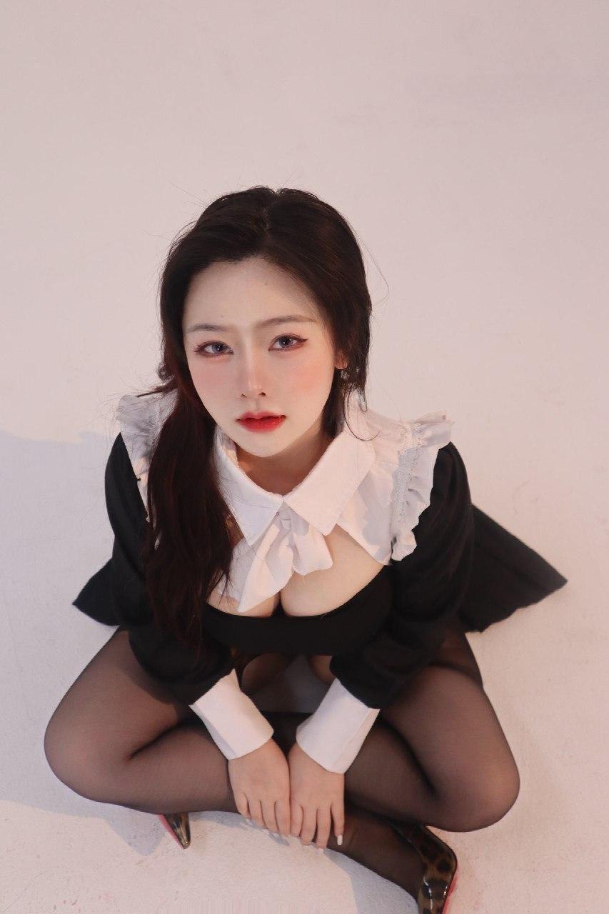 薇蒂WELDI - 开档爆乳修女 第9张图片