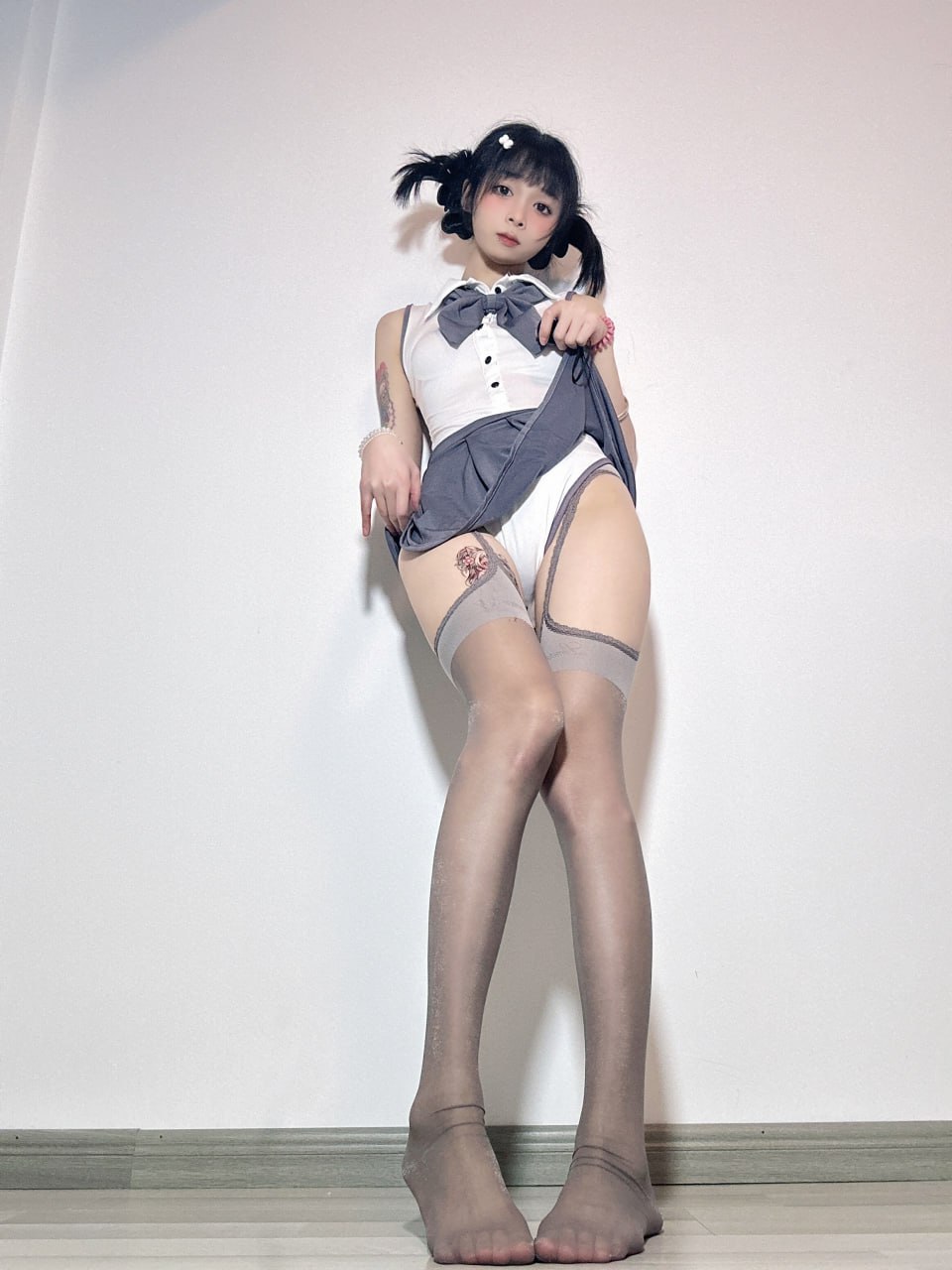 聂傲娇 - 超短裙露背女仆 第3张图片