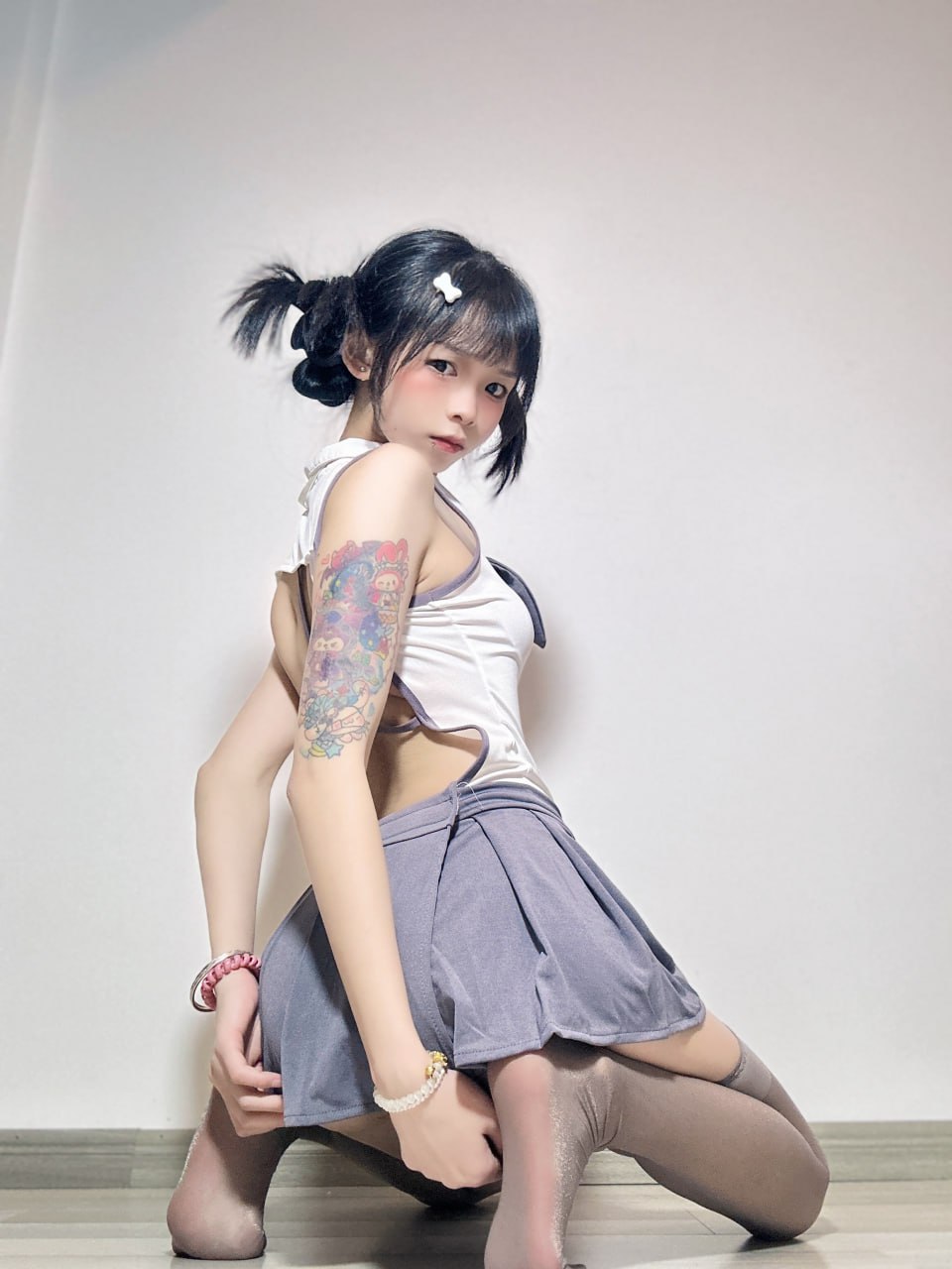 聂傲娇 - 超短裙露背女仆 第5张图片