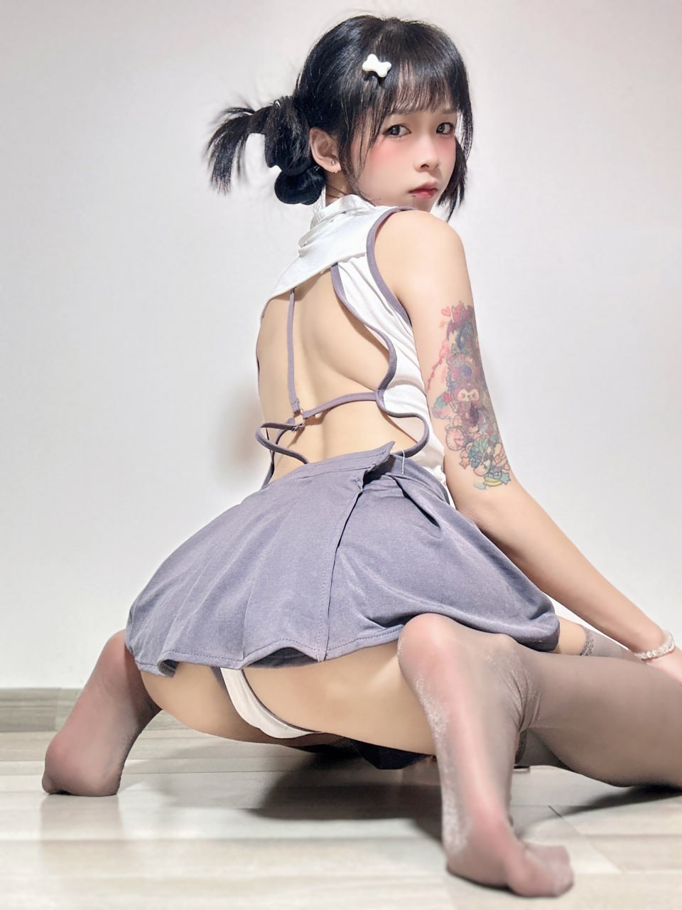 聂傲娇 - 超短裙露背女仆 第11张图片