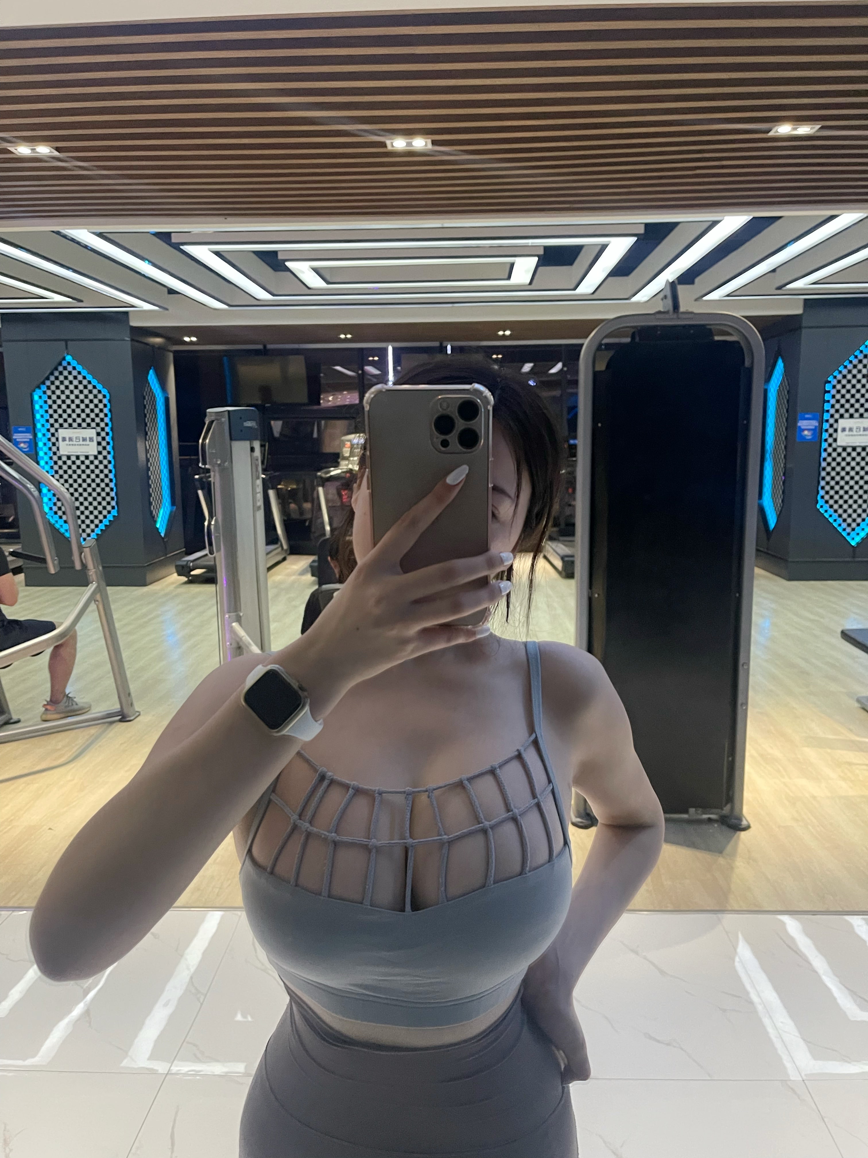 奶宝妹纸 - 健身房的喘息 第1张图片