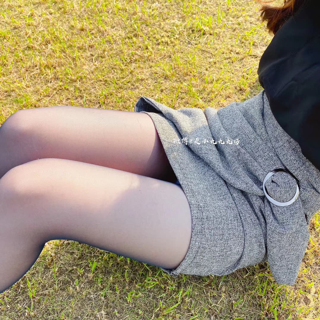 小九九Micokey - 户外紫蓝色丝袜 第6张图片