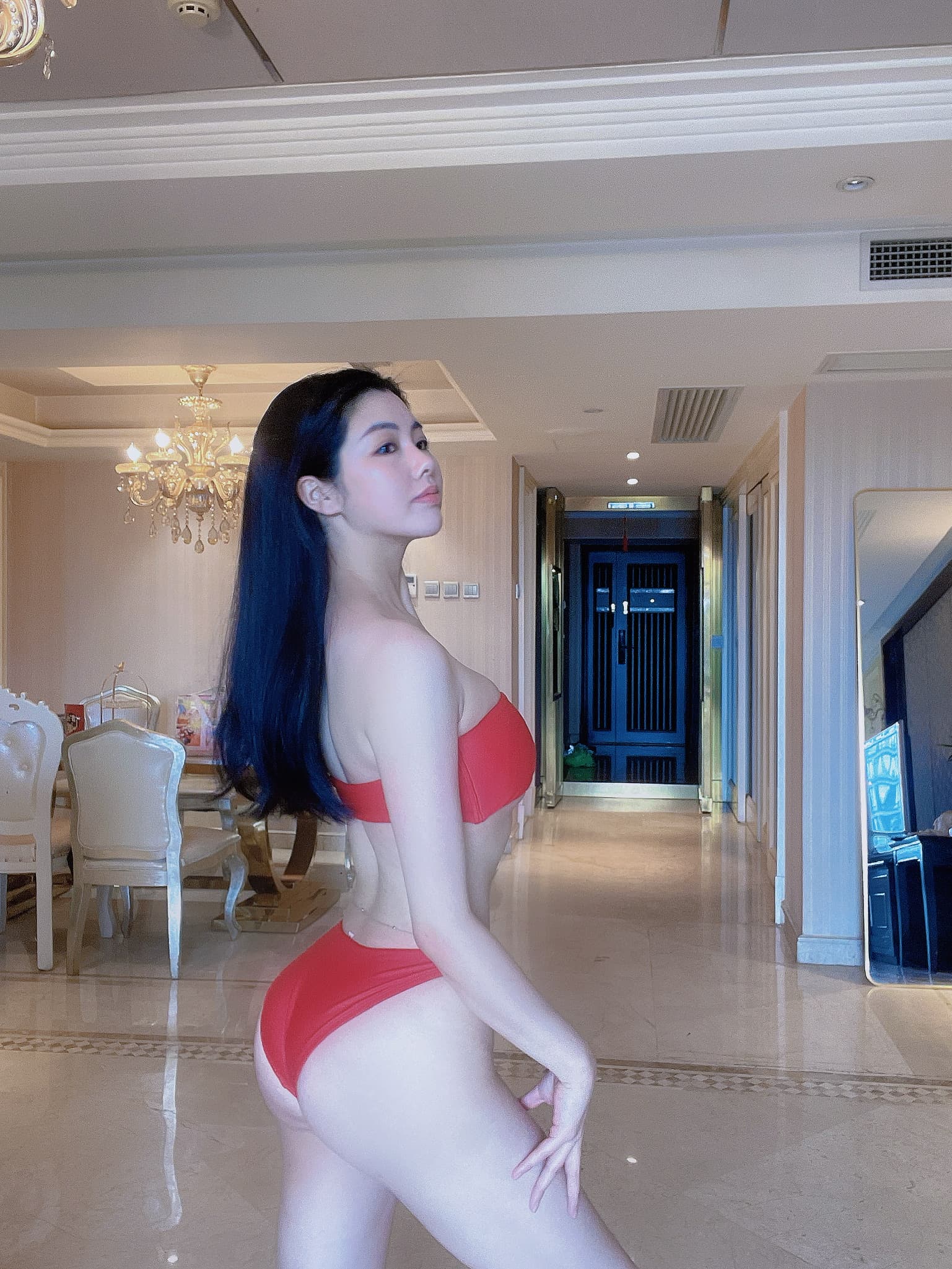 娜露呀 - 红色内衣 第1张图片