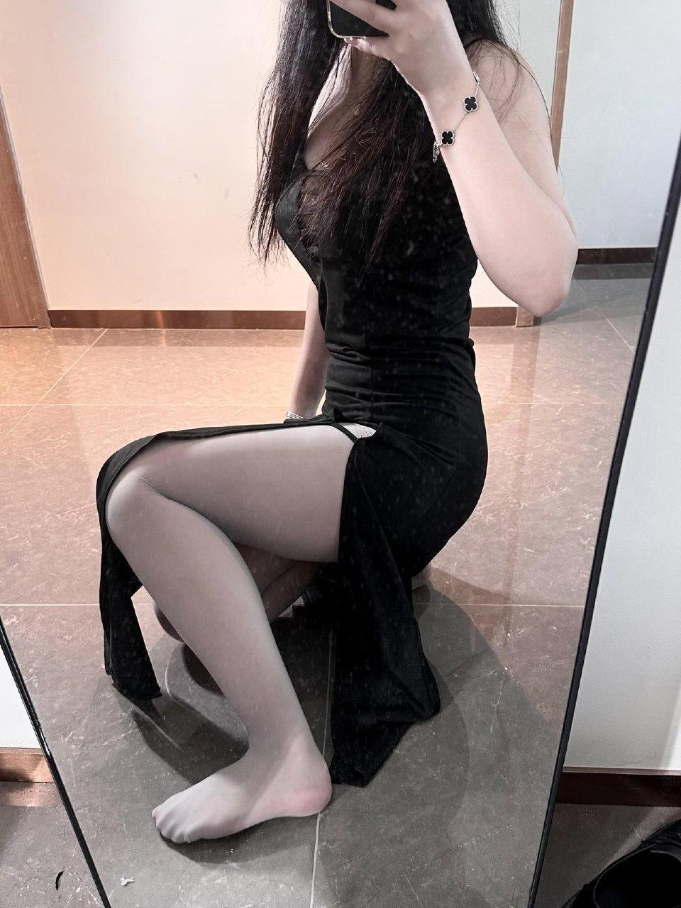 小妮酱紫 - 黑色低胸吊带包臀短裙 第14张图片