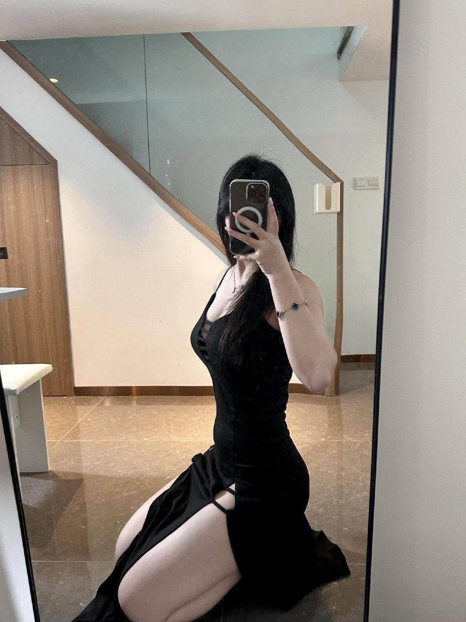 小妮酱紫 - 黑色低胸吊带包臀短裙 第19张图片