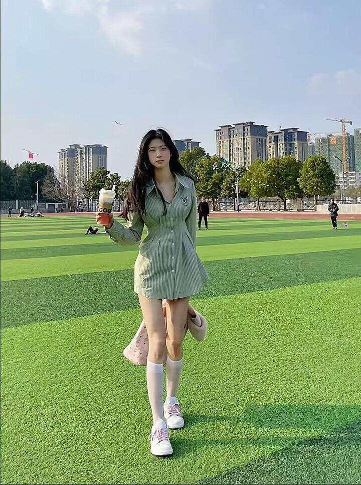 叶小喵 - 户外短筒白袜