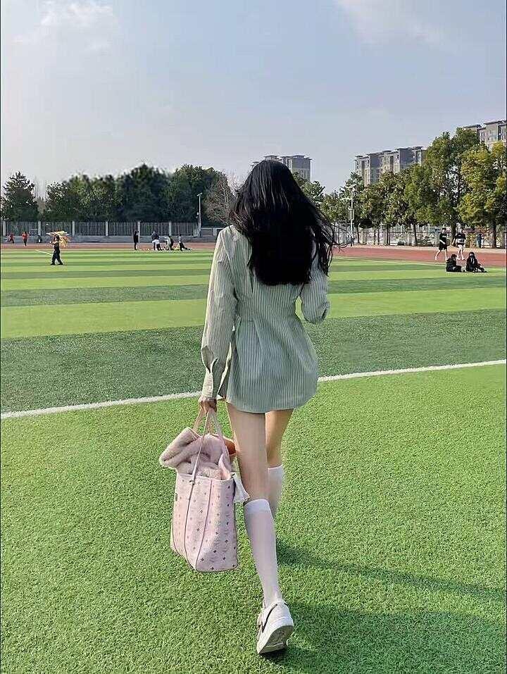 叶小喵 - 户外短筒白袜 第8张图片