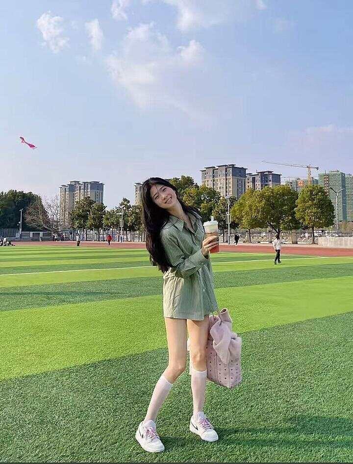 叶小喵 - 户外短筒白袜 第10张图片
