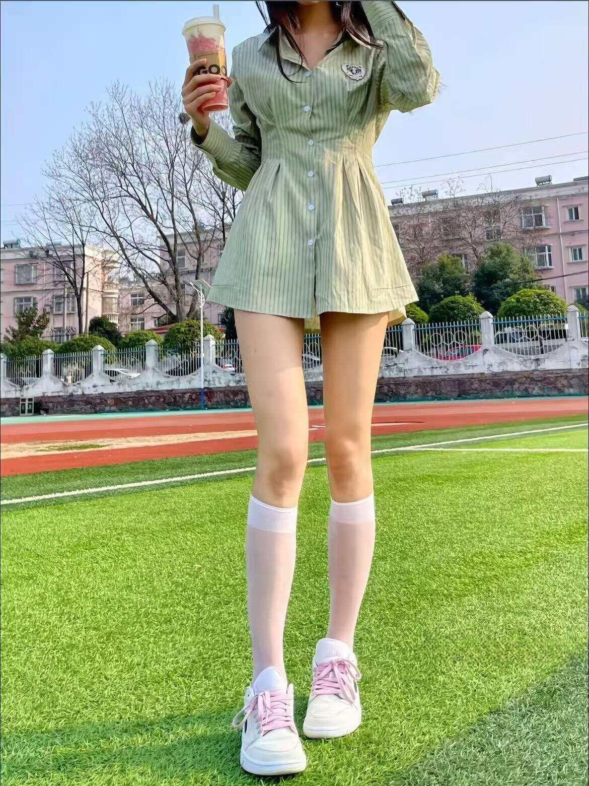 叶小喵 - 户外短筒白袜 第11张图片