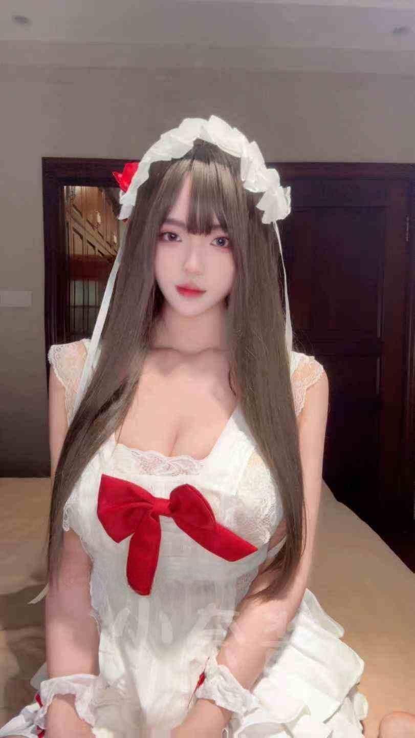 小奈酱啵 - 丰满小狐狸 第1张图片