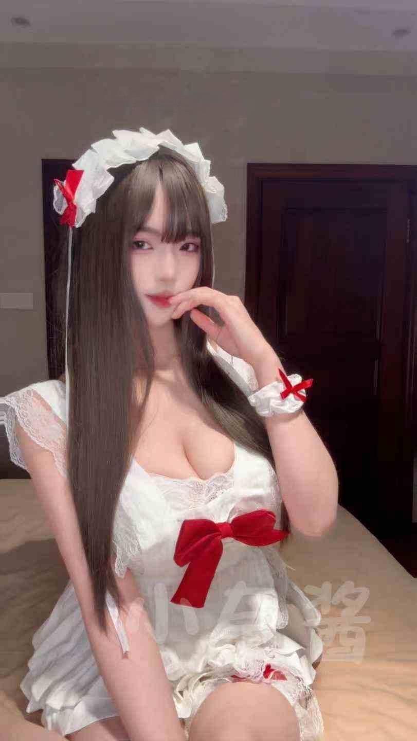 小奈酱啵 - 丰满小狐狸 第2张图片
