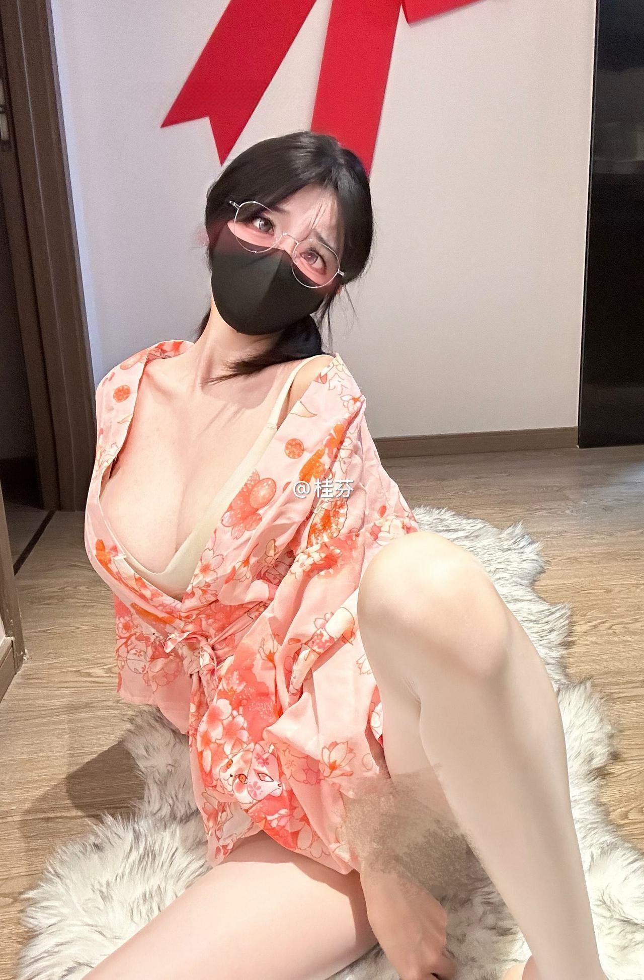桂芬坐拍 - 樱花服美妻 第4张图片