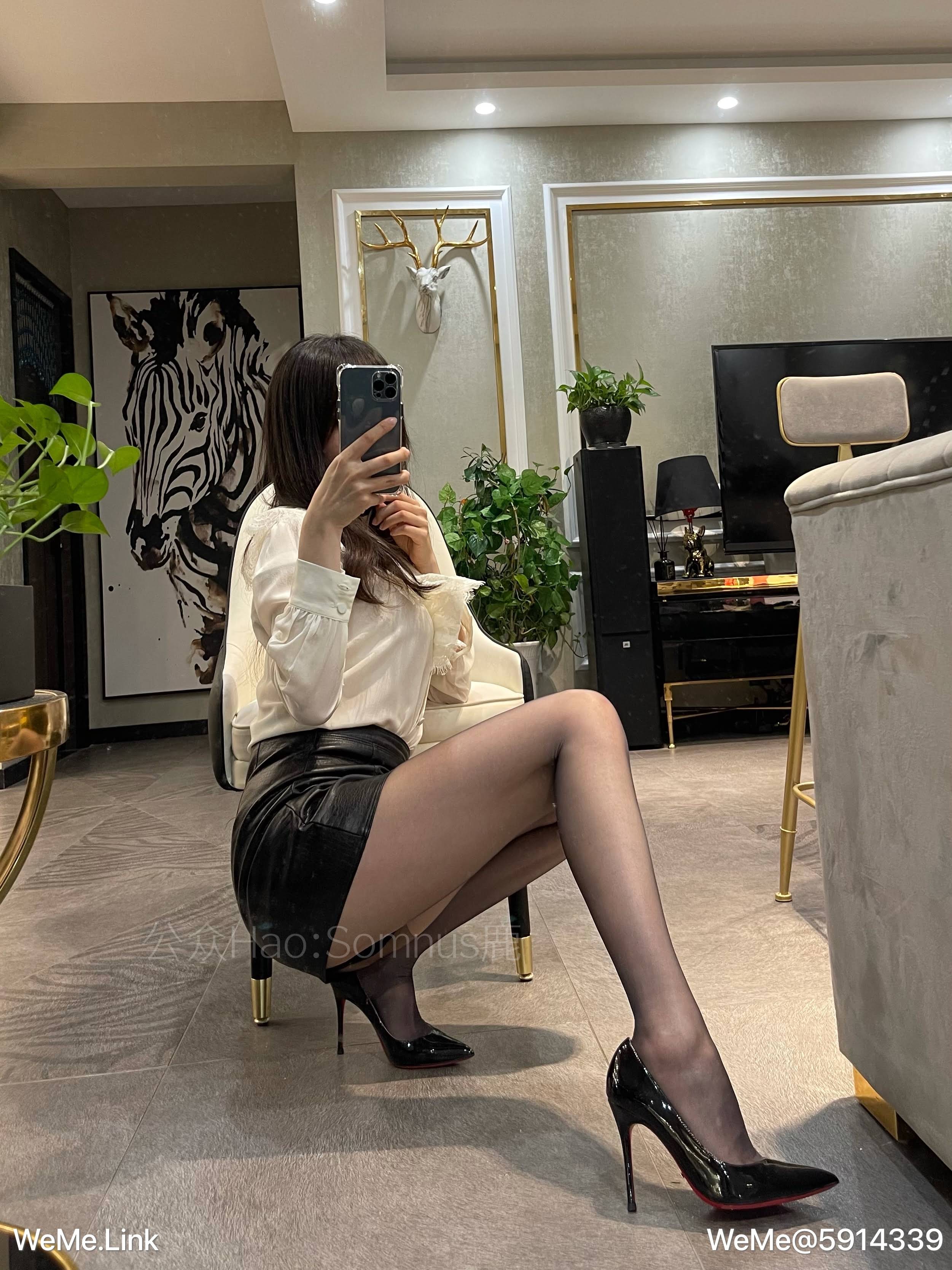 麋鹿Monroe - 浅黑ol丝袜看起来更有质感呢 第6张图片