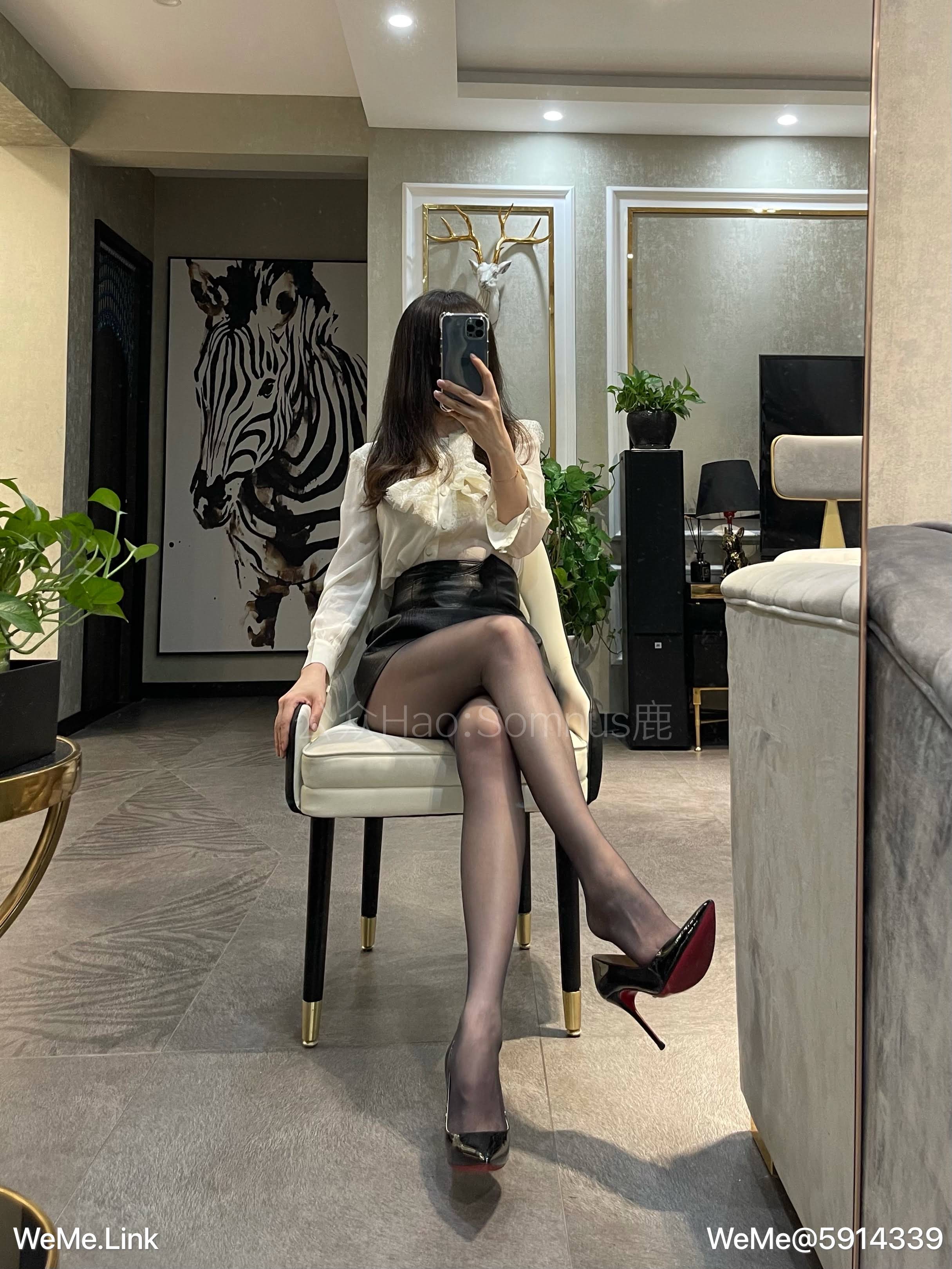 麋鹿Monroe - 浅黑ol丝袜看起来更有质感呢 第8张图片