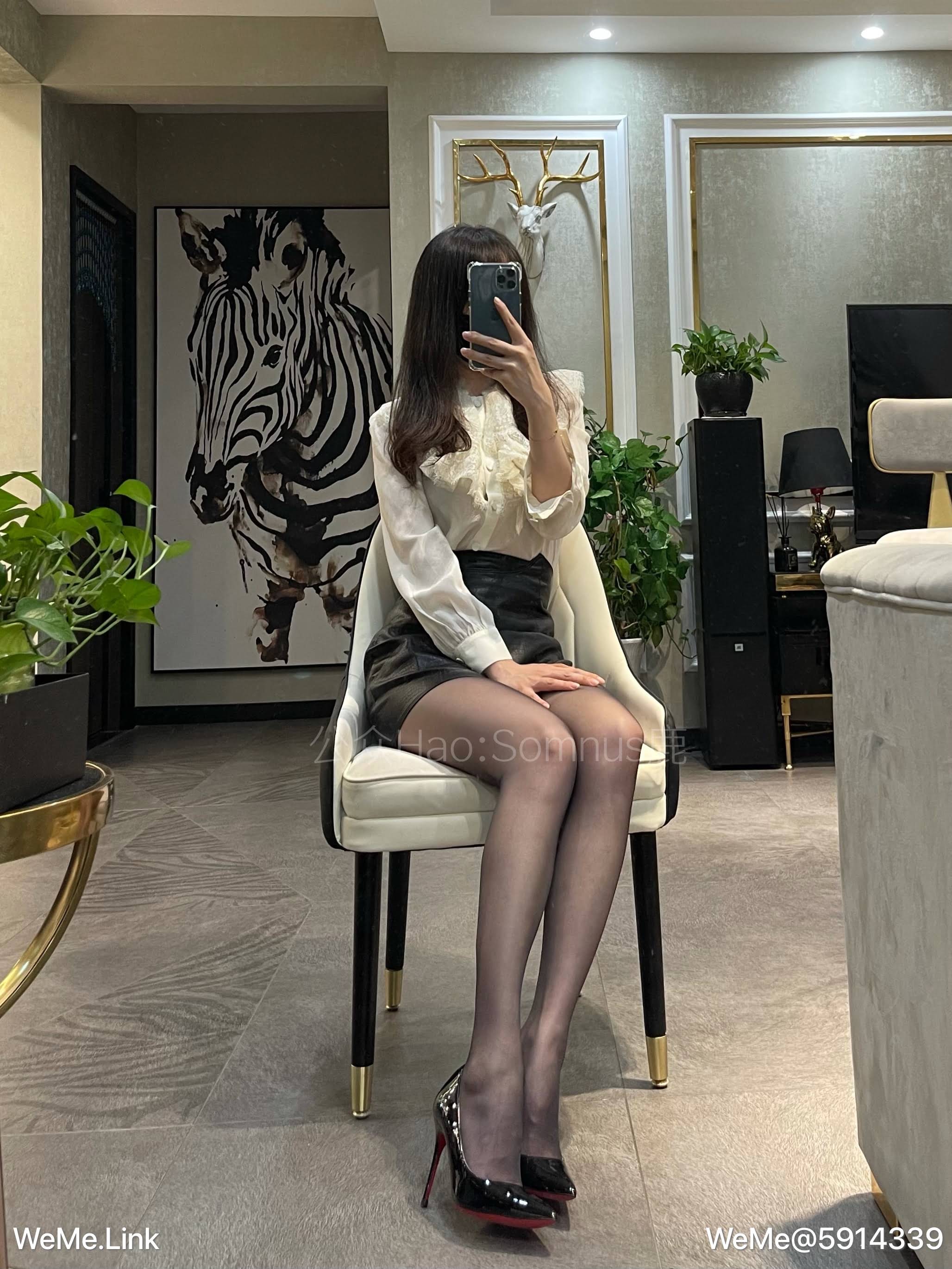 麋鹿Monroe - 浅黑ol丝袜看起来更有质感呢 第7张图片