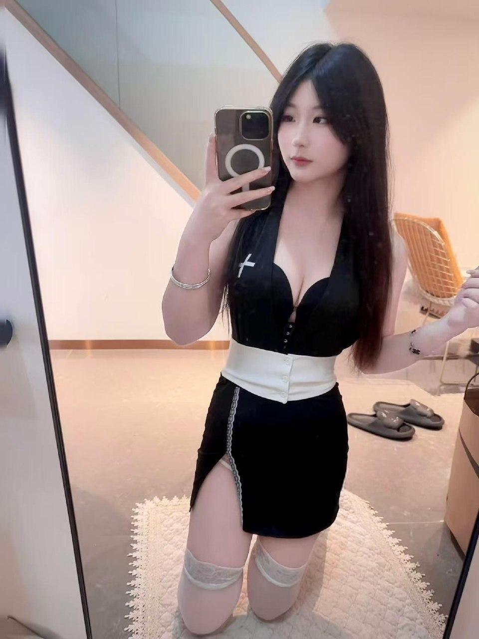 小妮酱紫 - 灰丝美足腿 第8张图片