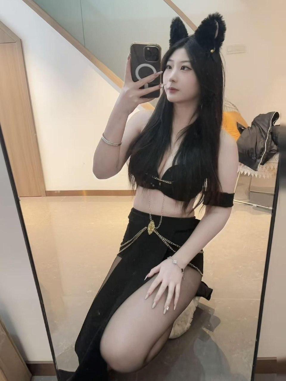 小妮酱紫 - 灰丝美足腿 第10张图片
