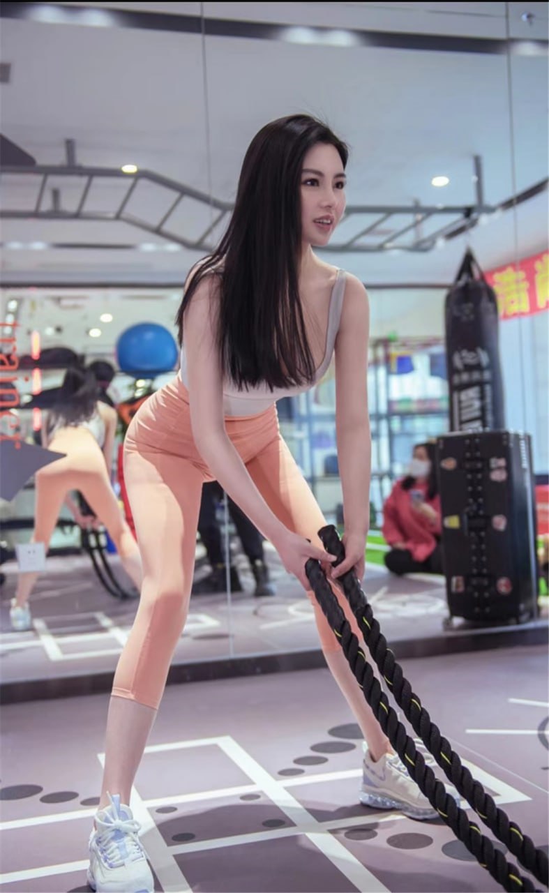 娜露呀 - 粉红瑜伽裤 第9张图片
