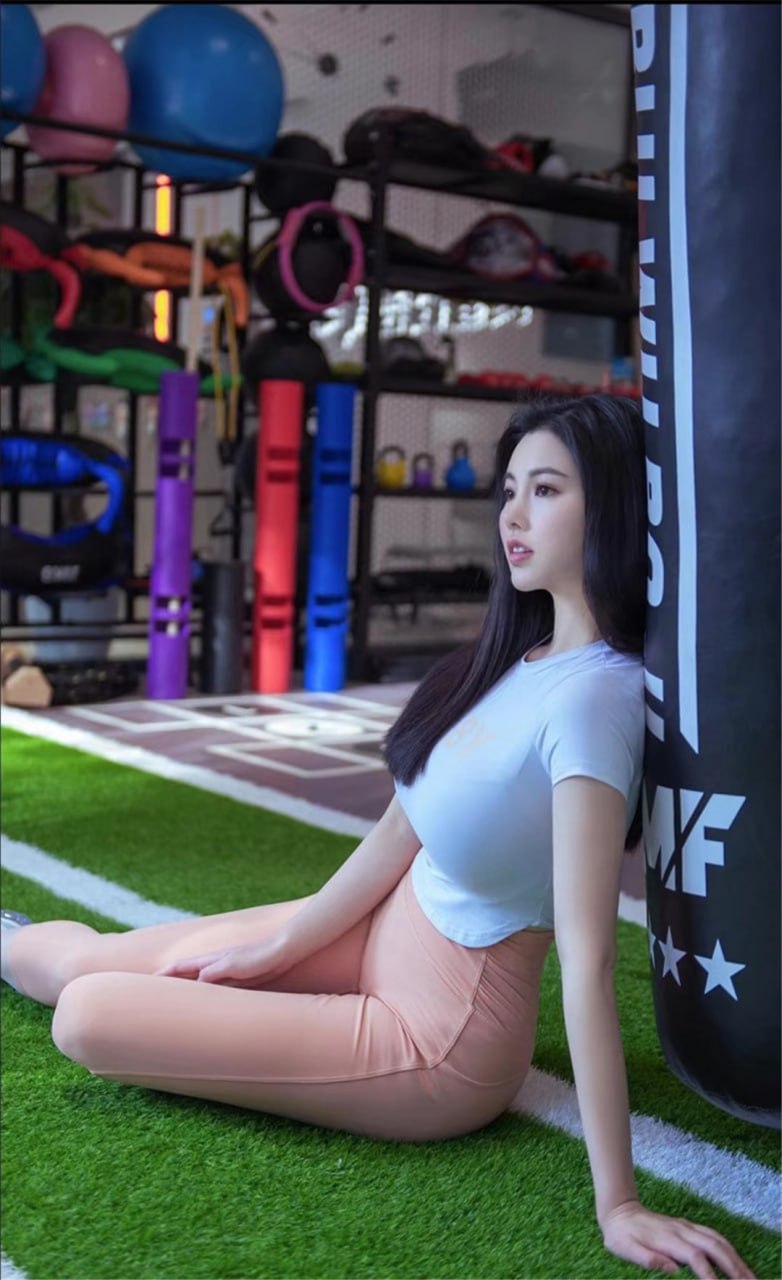 娜露呀 - 粉红瑜伽裤 第11张图片