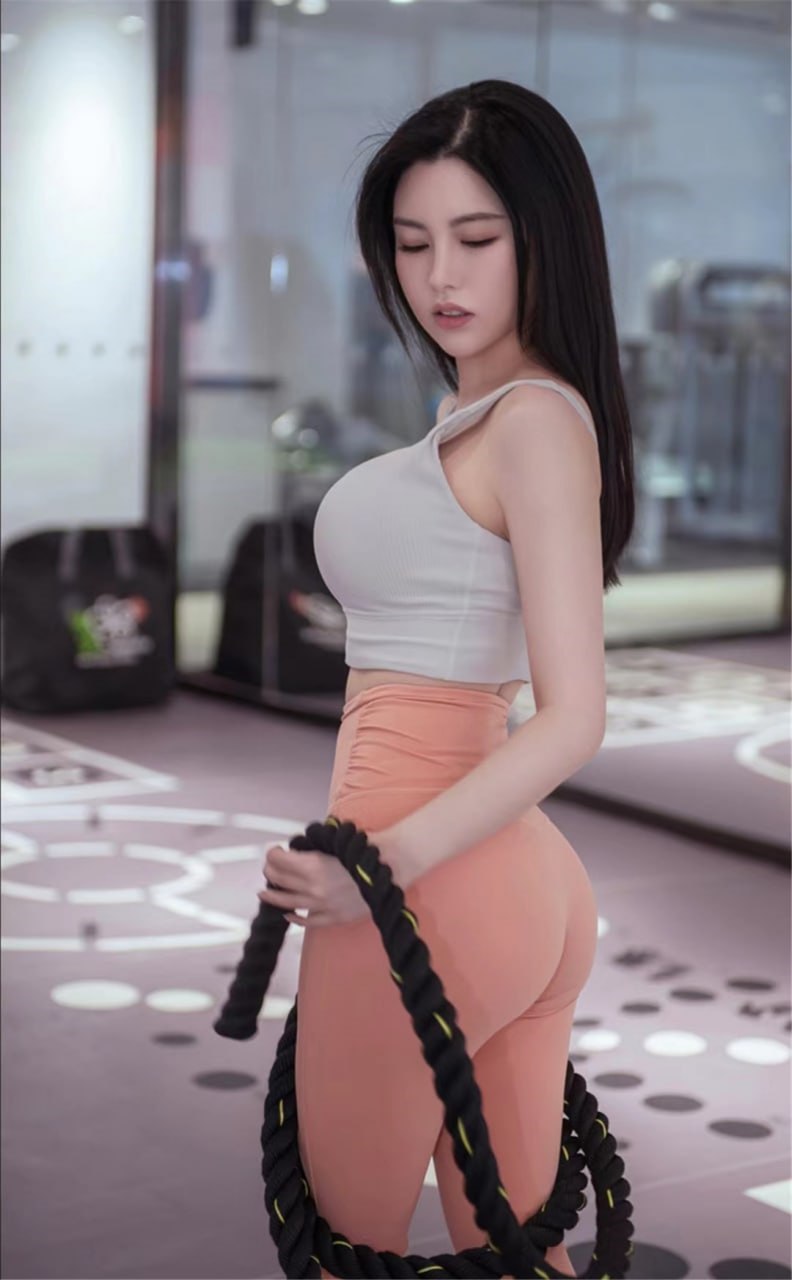 娜露呀 - 粉红瑜伽裤 第24张图片