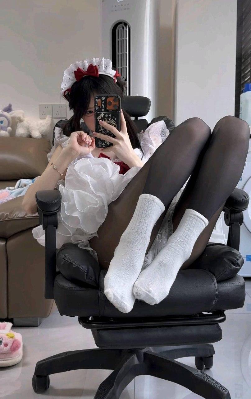 Ck - 黑丝白袜女仆裙 第13张图片