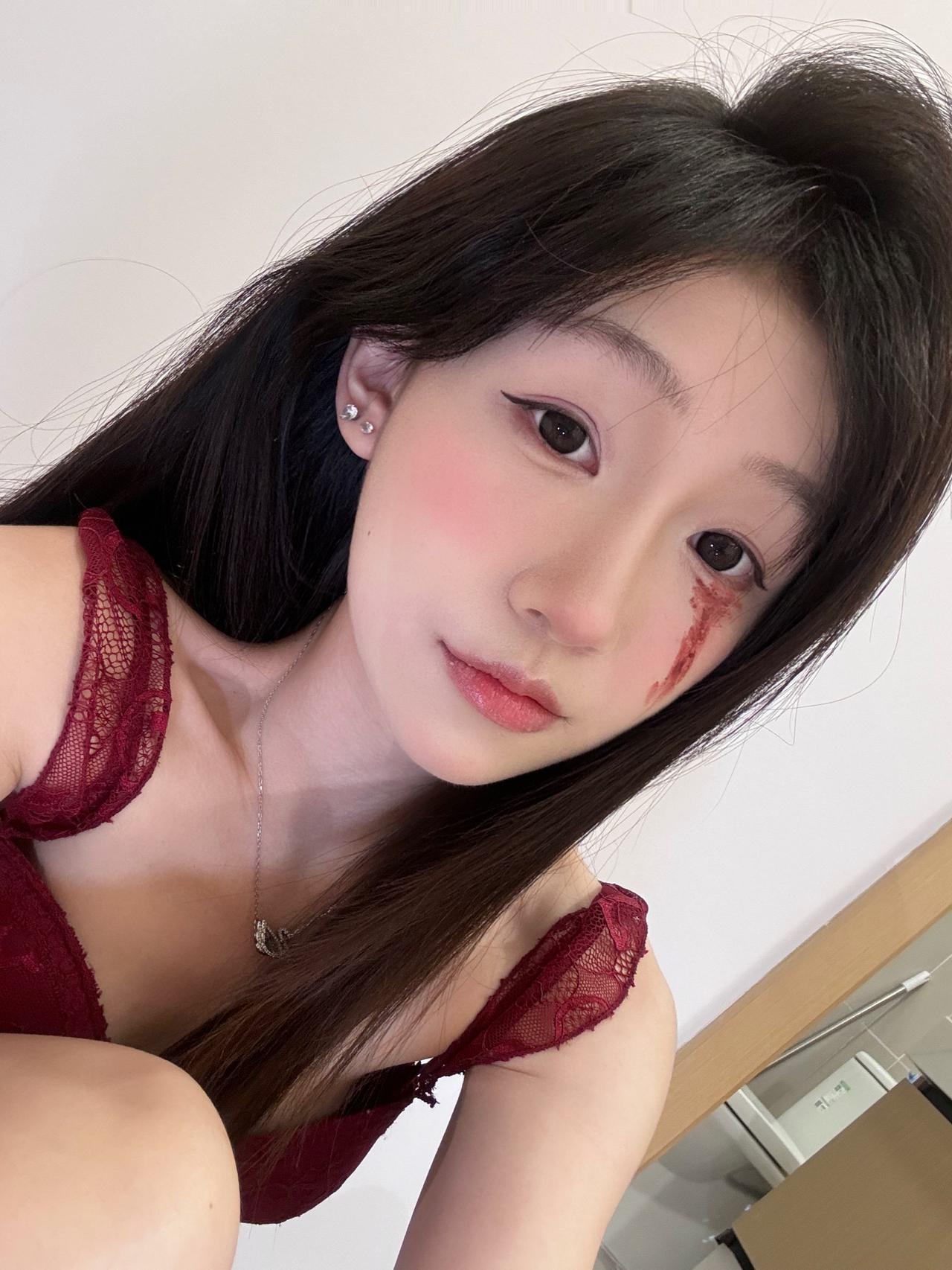 别拔虎牙 - 白净少女裸足 第1张图片