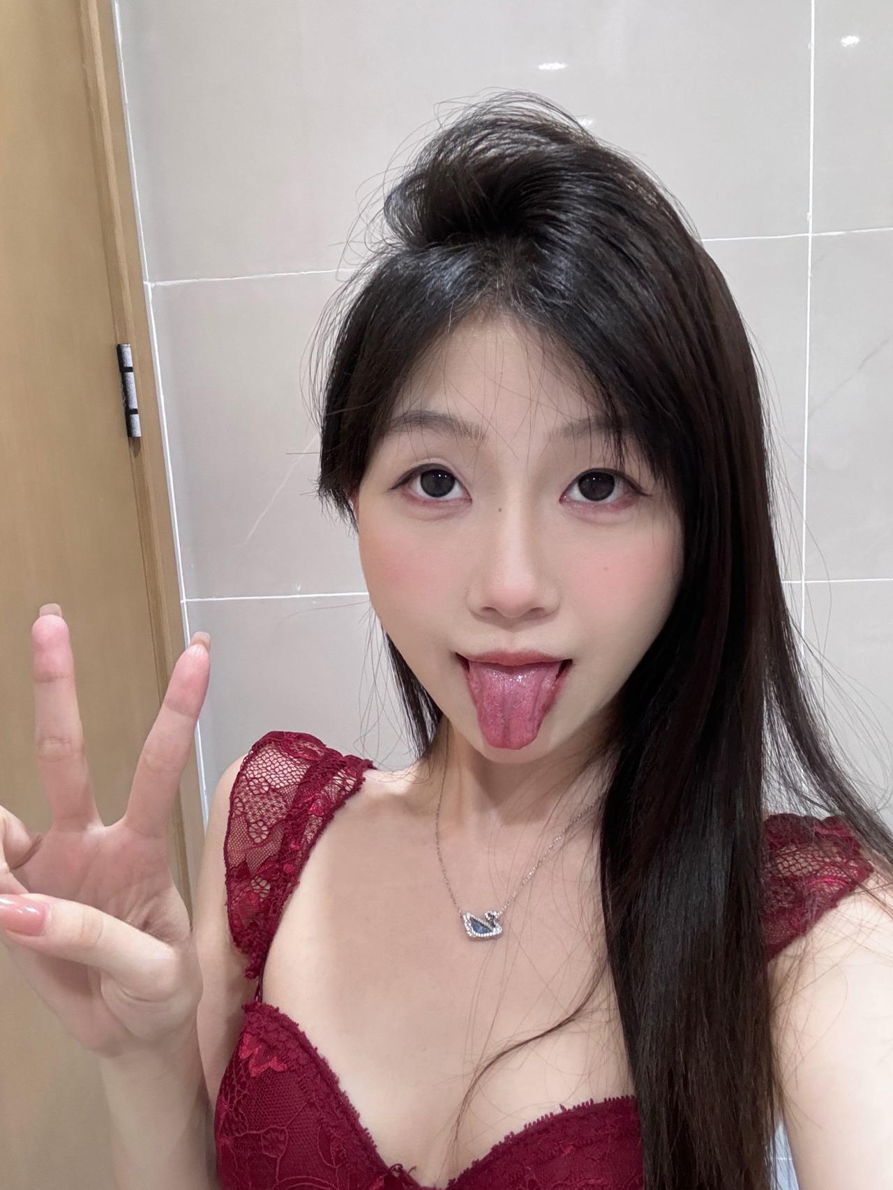 别拔虎牙 - 白净少女裸足 第4张图片