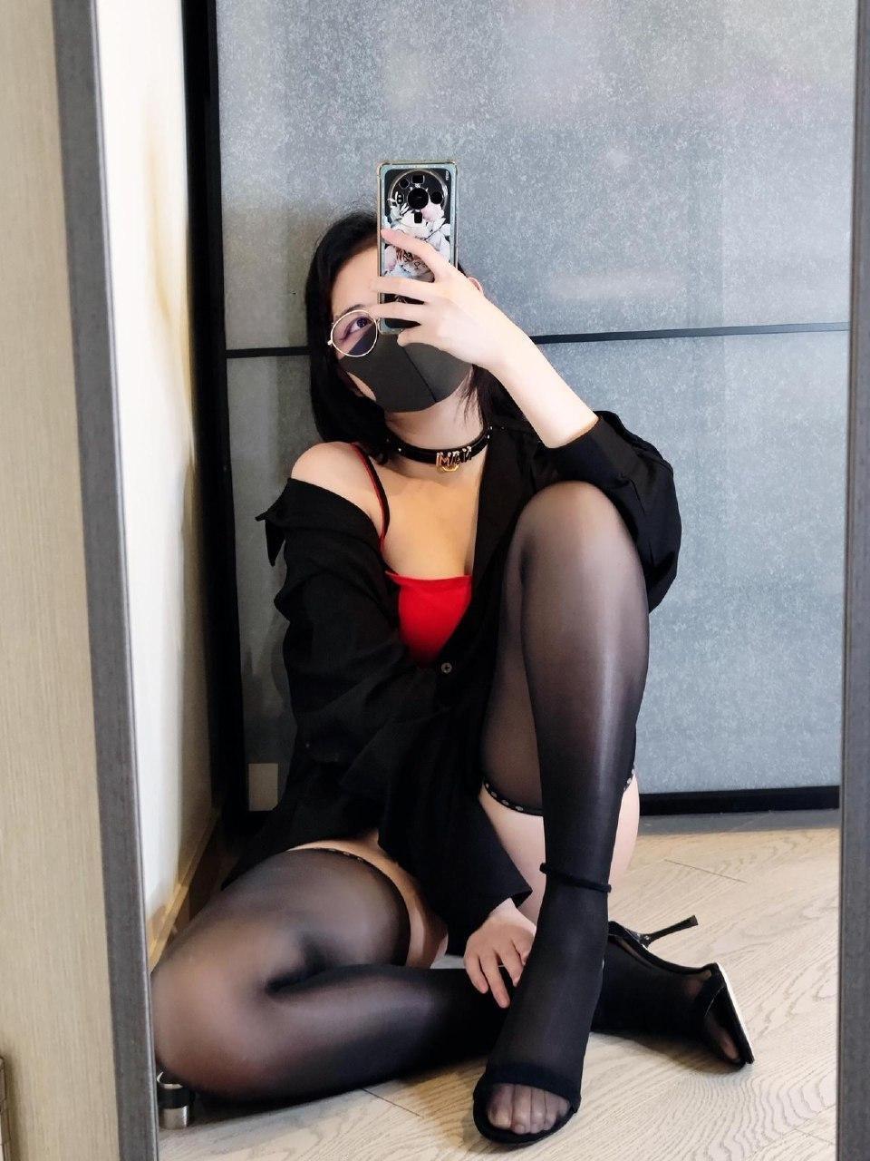 Naimi奶咪 - 大腿根黑丝袜 第8张图片