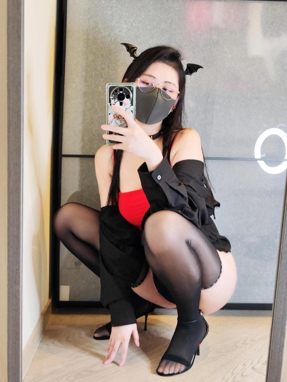 Naimi奶咪 - 大腿根黑丝袜 第10张图片