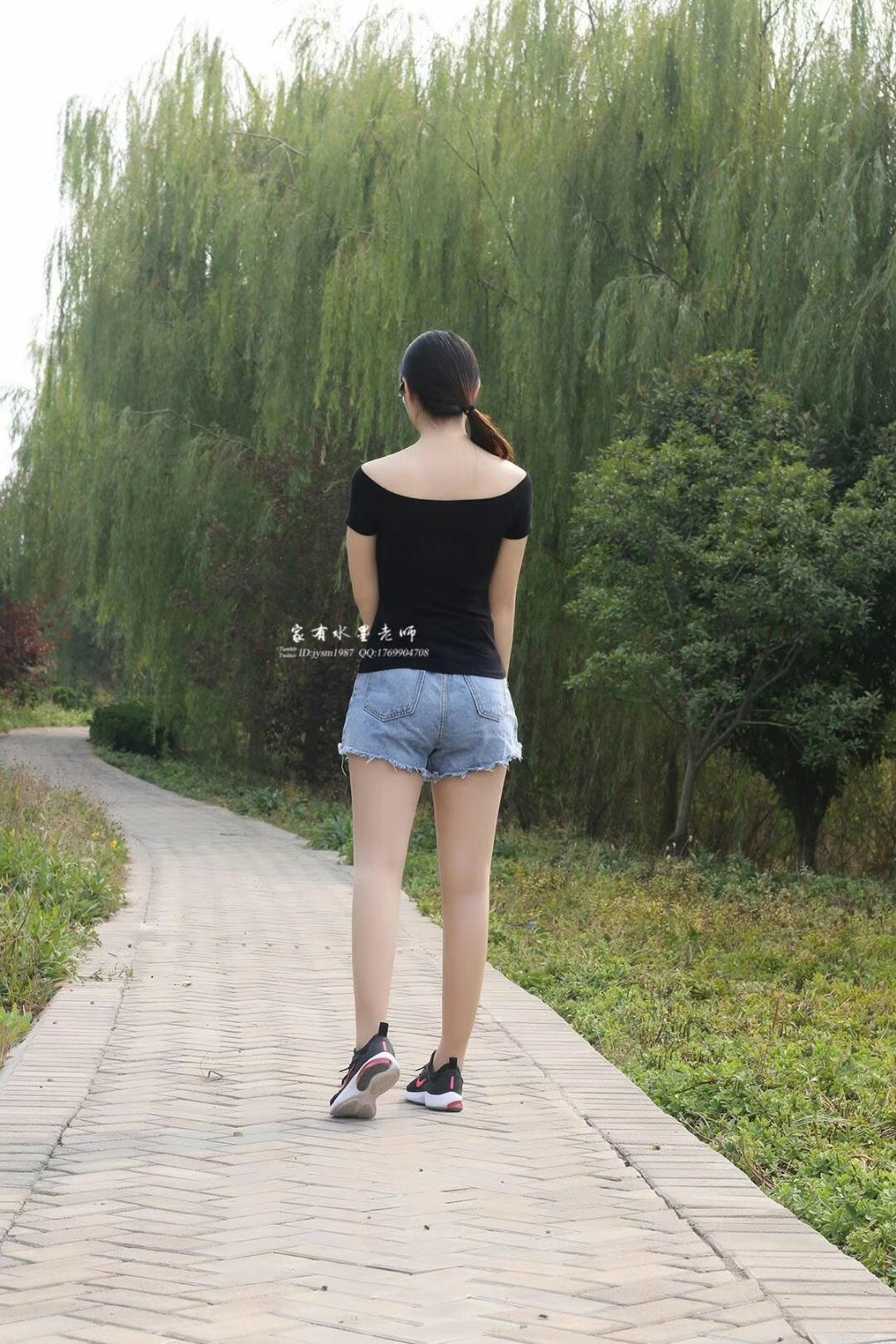 家有水墨老师 - 超短牛仔热裤 第5张图片