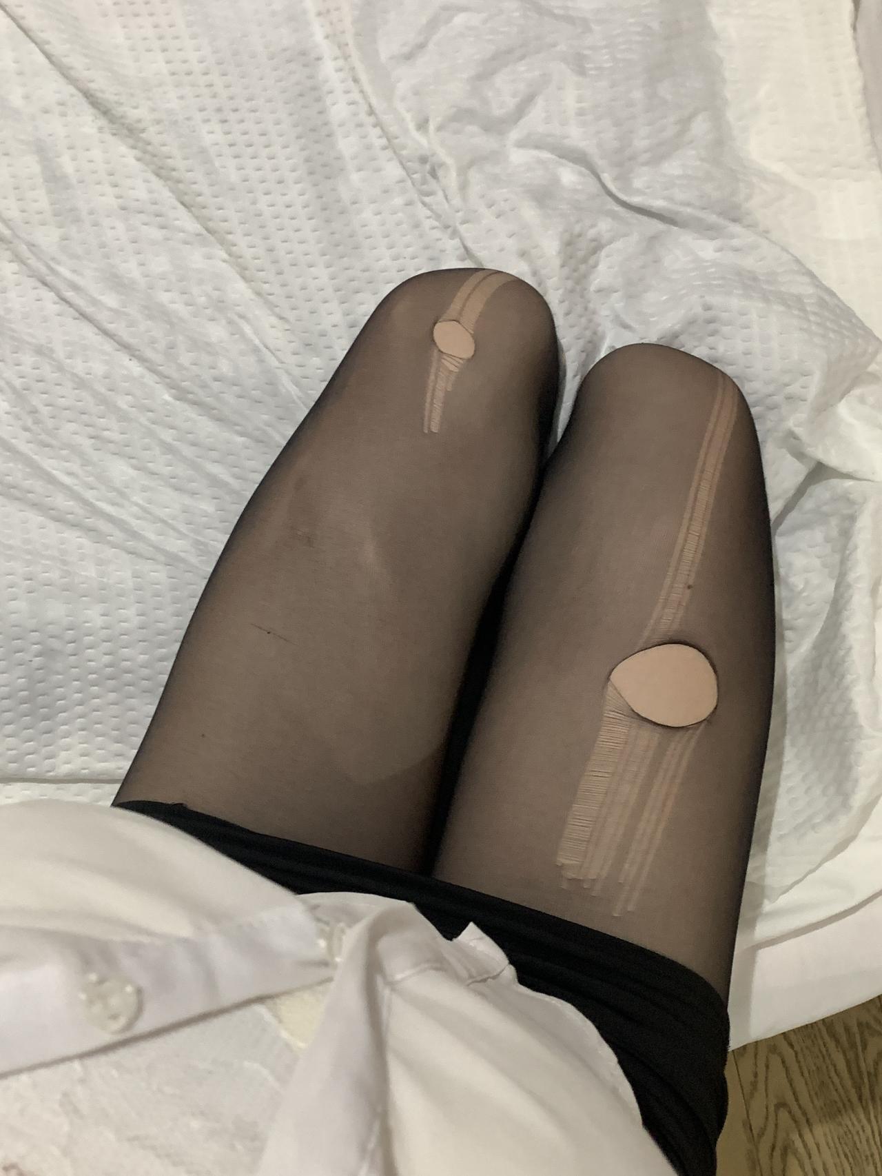 智桃lucky - 黑丝白衬衫 第3张图片