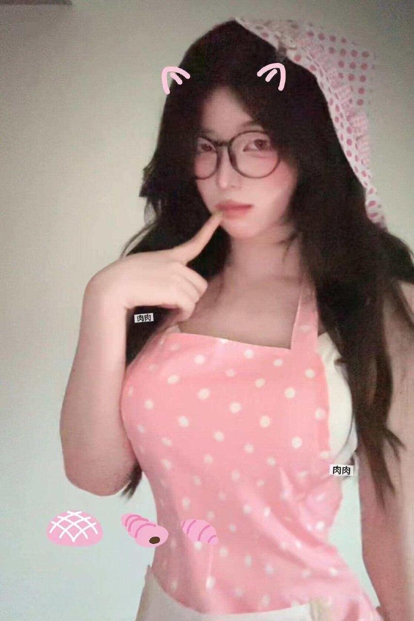 肉肉丸 - 做家务的女友 第7张图片